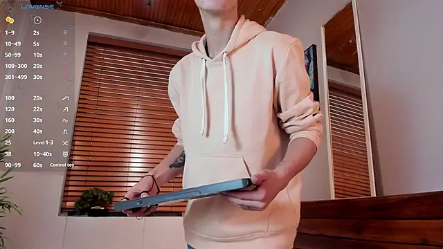 Snapshot of nicktorn chatting on 10-27-25, 02:10 nicktorn online show from 10-27-25, 02:10