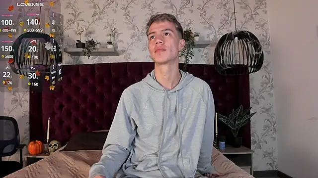 Snapshot of nicktorn chatting on 10-28-25, 12:09 nicktorn online show from 10-28-25, 12:09