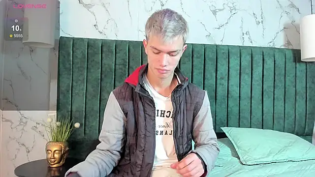 Snapshot of nicktorn chatting on 10-30-25, 12:50 nicktorn online show from 10-30-25, 12:50