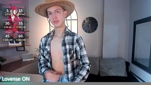 Snapshot of nicktorn chatting on 10-31-25, 12:28 nicktorn online show from 10-31-25, 12:28