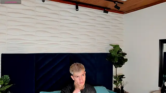 Snapshot of nicktorn chatting on 11-12-25, 12:27 nicktorn online show from 11-12-25, 12:27