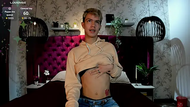 Snapshot of nicktorn chatting on 11-15-25, 12:13 nicktorn online show from 11-15-25, 12:13