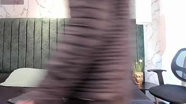 Snapshot of nicktorn chatting on 11-17-25, 11:49 nicktorn online show from 11-17-25, 11:49