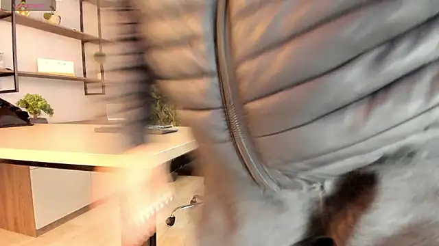 Snapshot of nicktorn chatting on 11-28-25, 12:52 nicktorn online show from 11-28-25, 12:52