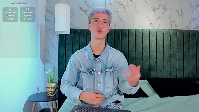 Snapshot of nicktorn chatting on 12-15-25, 12:31 nicktorn online show from 12-15-25, 12:31