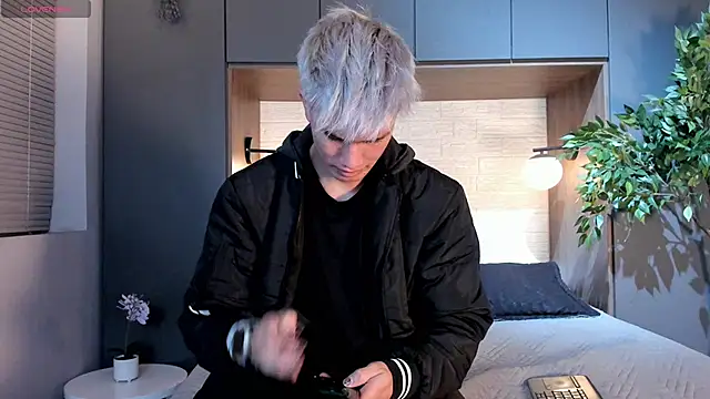 Snapshot of nicktorn chatting on 12-18-25, 12:00 nicktorn online show from 12-18-25, 12:00