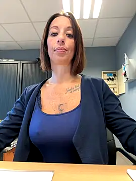 Snapshot of spycyfanny chatting on 10-21-25, 06:25 spycyfanny online show from 10-21-25, 06:25