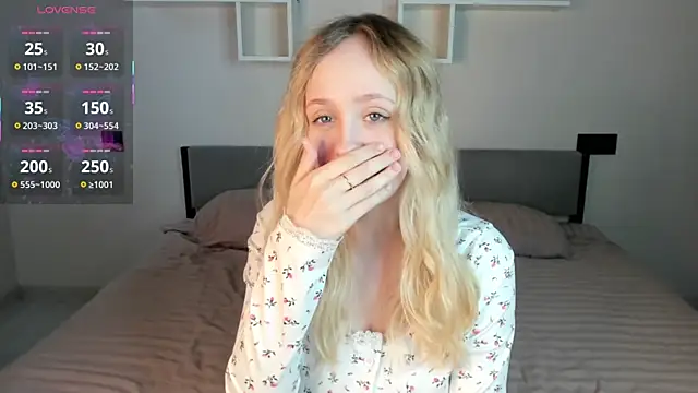 Snapshot of Julliakoill chatting on 10-27-25, 06:50 Julliakoill online show from 10-27-25, 06:50