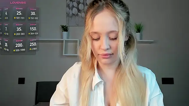 Snapshot of Julliakoill chatting on 11-07-25, 08:36 Julliakoill online show from 11-07-25, 08:36