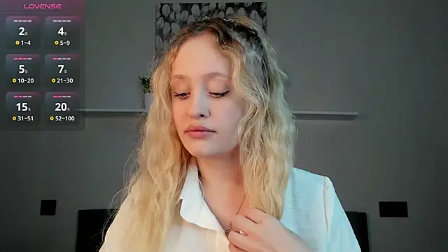 Snapshot of Julliakoill chatting on 11-19-25, 09:20 Julliakoill online show from 11-19-25, 09:20