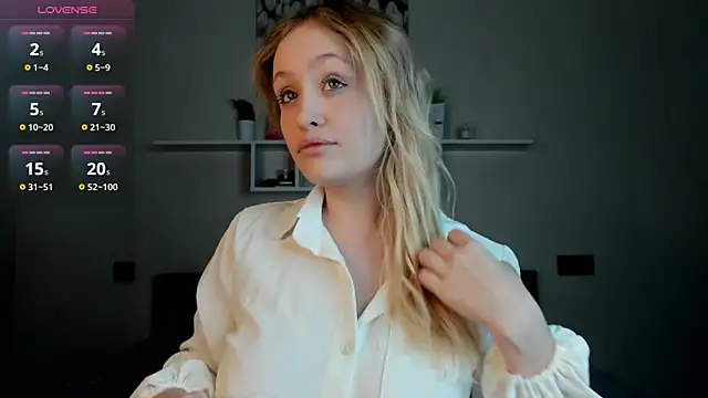 Snapshot of Julliakoill chatting on 12-05-25, 08:01 Julliakoill online show from 12-05-25, 08:01