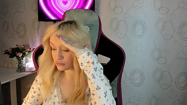 Snapshot of Julliakoill chatting on 02-13-26, 11:06 Julliakoill online show from 02-13-26, 11:06