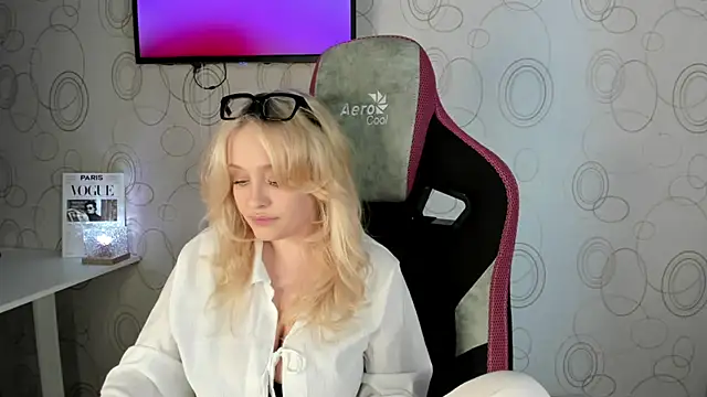 Snapshot of Julliakoill chatting on 03-03-26, 09:26 Julliakoill online show from 03-03-26, 09:26