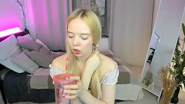 BellaMontgomery online show from 10-16-25, 10:00