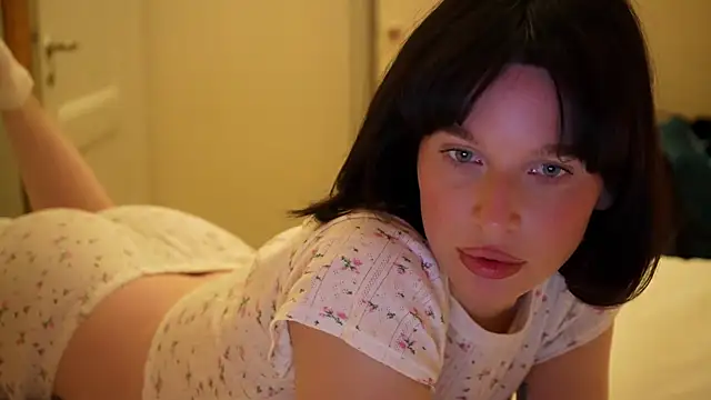 Snapshot of ellaa91 chatting on 03-16-26, 06:45 ellaa91 online show from 03-16-26, 06:45