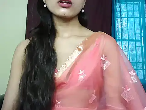 Snapshot of ROSE_GOLDE chatting on 09-10-25, 09:09 ROSE GOLDE online show from 09-10-25, 09:09
