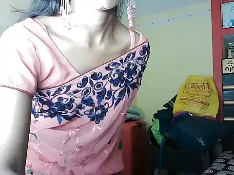 Snapshot of ROSE_GOLDE chatting on 10-05-25, 02:48 ROSE GOLDE online show from 10-05-25, 02:48