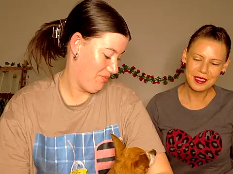 Snapshot of TheFun_House chatting on 01-17-26, 10:02 TheFun House online show from 01-17-26, 10:02