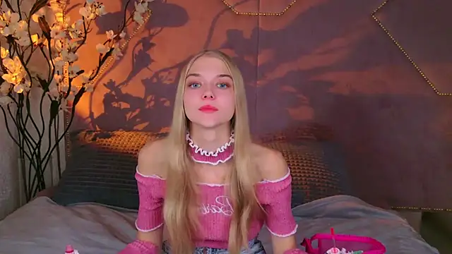 4example Chloe online show from 09-30-25, 10:53