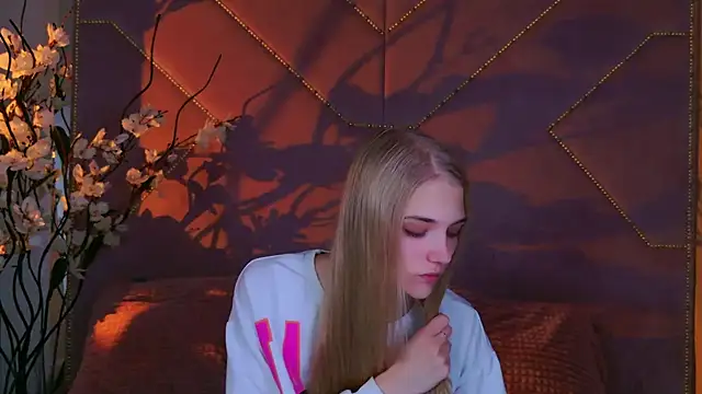 4example Chloe online show from 10-10-25, 10:47