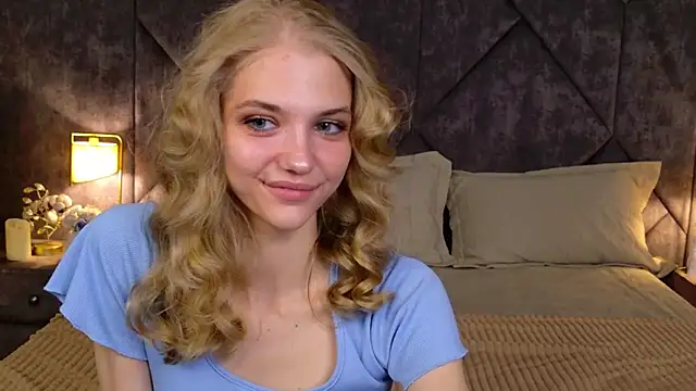 4example Chloe online show from 04-18-26, 05:44