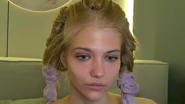 4example Chloe online show from 04-21-26, 05:14