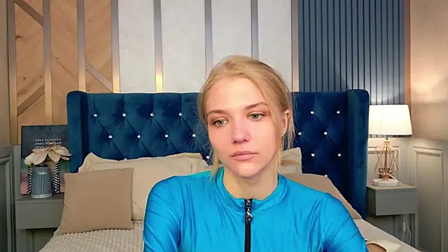 4example Chloe online show from 04-22-26, 05:21