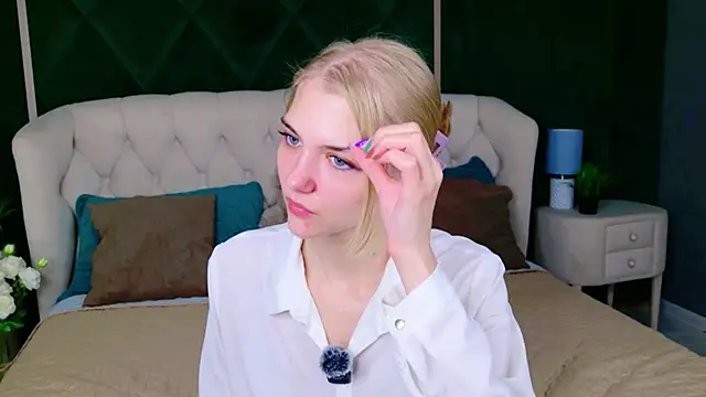 Snapshot of 4example_Chloe chatting on 06-26-26, 05:34 4example Chloe online show from 06-26-26, 05:34