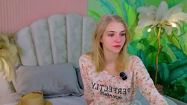 Snapshot of 4example_Chloe chatting on 06-28-26, 05:35 4example Chloe online show from 06-28-26, 05:35