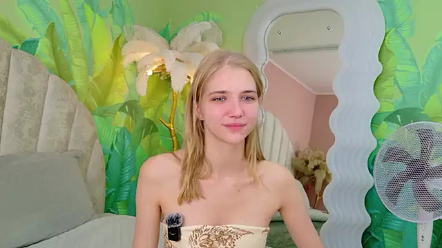 Snapshot of 4example_Chloe chatting on 07-09-26, 05:44 4example Chloe online show from 07-09-26, 05:44