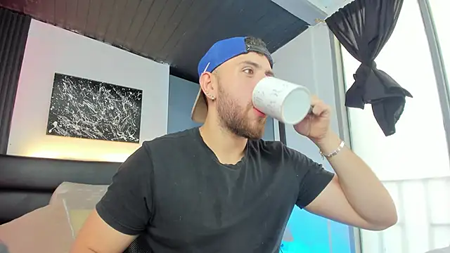 Snapshot of Maximo_Wolff chatting on 09-15-25, 08:31 Maximo Wolff online show from 09-15-25, 08:31