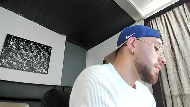 Snapshot of Maximo_Wolff chatting on 09-17-25, 08:10 Maximo Wolff online show from 09-17-25, 08:10