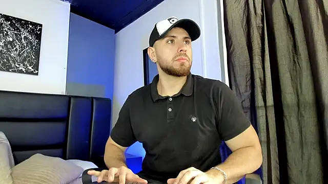 Snapshot of Maximo_Wolff chatting on 09-19-25, 08:20 Maximo Wolff online show from 09-19-25, 08:20