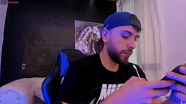 Snapshot of Maximo_Wolff chatting on 10-11-25, 07:56 Maximo Wolff online show from 10-11-25, 07:56