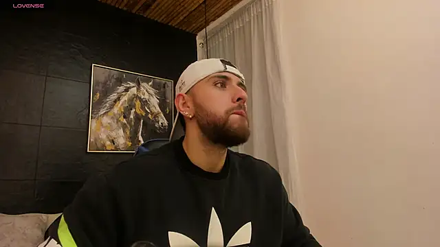 Snapshot of Maximo_Wolff chatting on 10-15-25, 07:58 Maximo Wolff online show from 10-15-25, 07:58