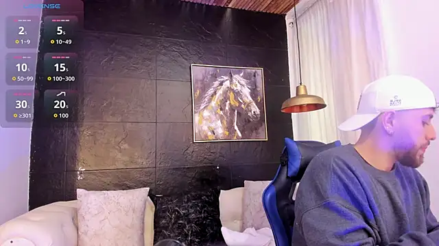 Snapshot of Maximo_Wolff chatting on 10-17-25, 08:11 Maximo Wolff online show from 10-17-25, 08:11