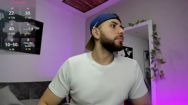 Snapshot of Maximo_Wolff chatting on 12-15-25, 08:13 Maximo Wolff online show from 12-15-25, 08:13