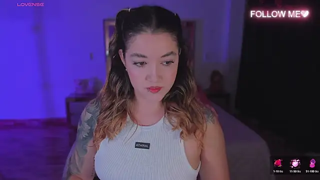 lunaarose online show from 11-26-25, 03:40