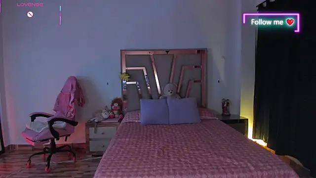 Snapshot of lunaarose chatting on 01-11-26, 04:06 lunaarose online show from 01-11-26, 04:06