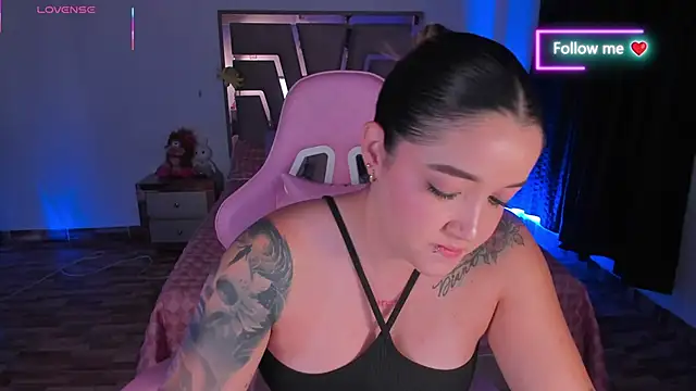 Snapshot of lunaarose chatting on 02-20-26, 03:36 lunaarose online show from 02-20-26, 03:36