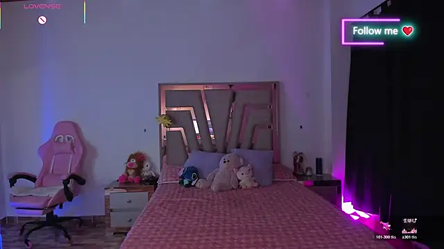 Snapshot of lunaarose chatting on 02-24-26, 04:10 lunaarose online show from 02-24-26, 04:10