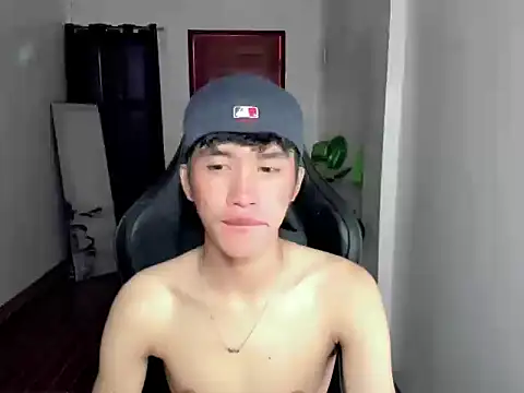 Snapshot of twinksexy09 chatting on 11-11-25, 10:21 twinksexy09 online show from 11-11-25, 10:21