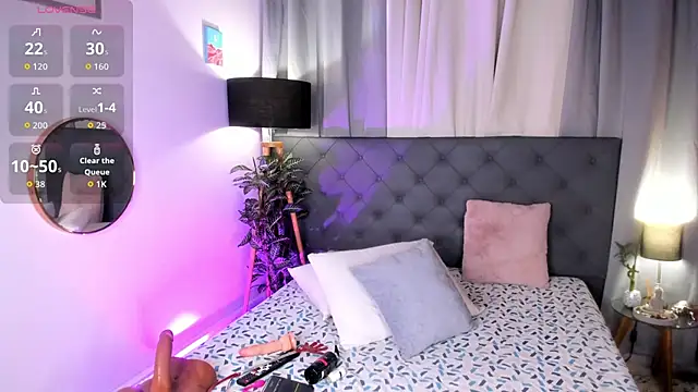 Snapshot of EmaaaBrown_ chatting on 11-30-25, 05:00 EmaaaBrown online show from 11-30-25, 05:00