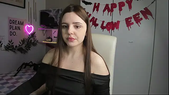 LiaWoow online show from 10-27-25, 07:56