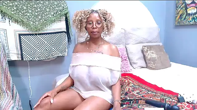 Snapshot of Kay-Tee chatting on 07-28-26, 08:12 Kay-Tee online show from 07-28-26, 08:12