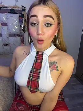 Snapshot of Sara_Sophia420 chatting on 10-21-25, 01:06 Sara Sophia420 online show from 10-21-25, 01:06