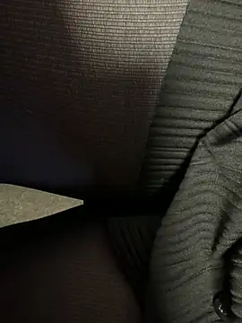 Snapshot of HiddenHoneyLDN chatting on 02-12-26, 11:38 HiddenHoneyLDN online show from 02-12-26, 11:38