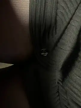 Snapshot of HiddenHoneyLDN chatting on 02-18-26, 01:18 HiddenHoneyLDN online show from 02-18-26, 01:18