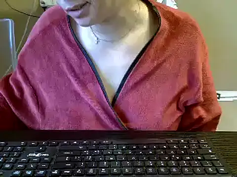 Snapshot of ITALIANASISIXX chatting on 10-15-25, 07:08 ITALIANASISIXX online show from 10-15-25, 07:08