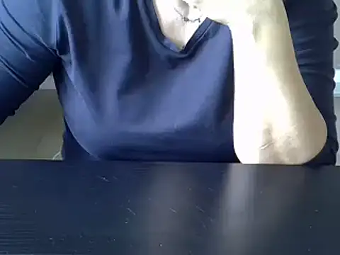 Snapshot of ITALIANASISIXX chatting on 10-22-25, 10:26 ITALIANASISIXX online show from 10-22-25, 10:26